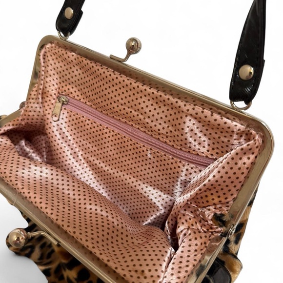 Leopard Print Women's Shoulder Bag with Black Accents Bow EUC - Picture 6 of 7